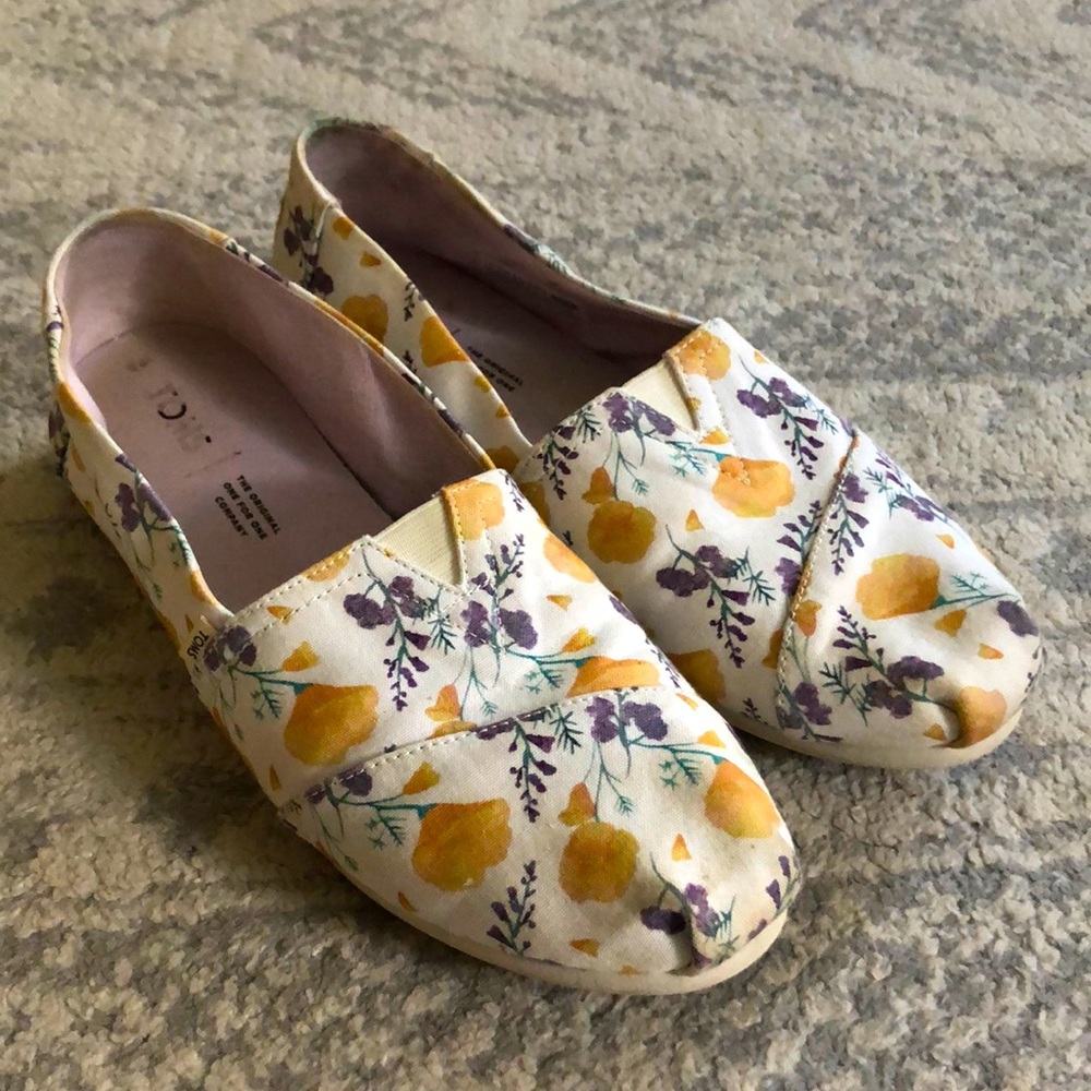Poppy/wildflower print Toms